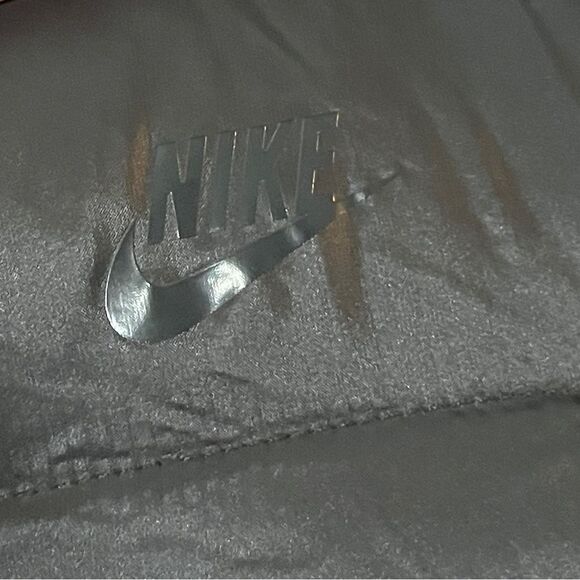 NWT Nike Sportswear Down Puffer Jacket 700 Fill Black Hooded Womens XL - Picture 3 of 9